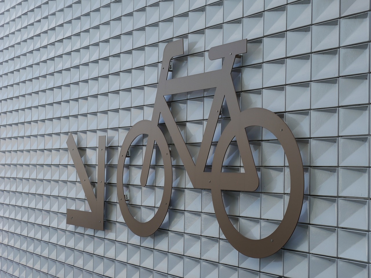 Rozwiązania dla firmowych parkingów rowerowych: Inwestuj w wysokiej jakości wieszaki na rowery