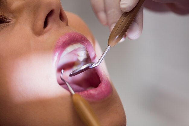 Jak wybrać materiał do uzupełnień stomatologicznych?
